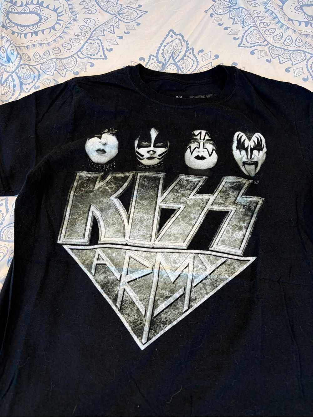 Kiss shirt